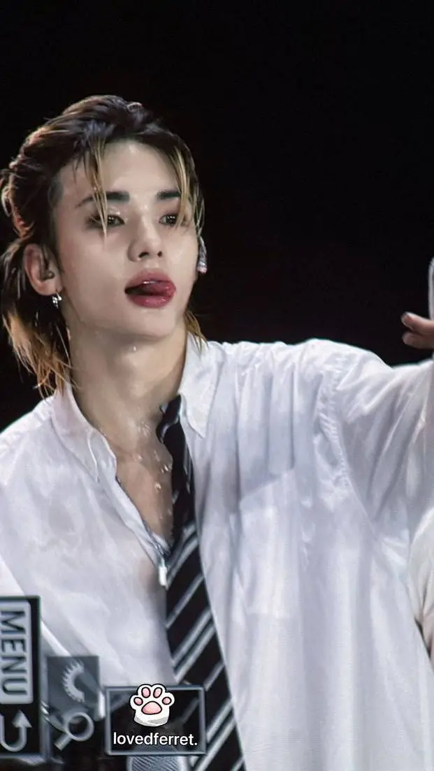 ai character: hyunjin background