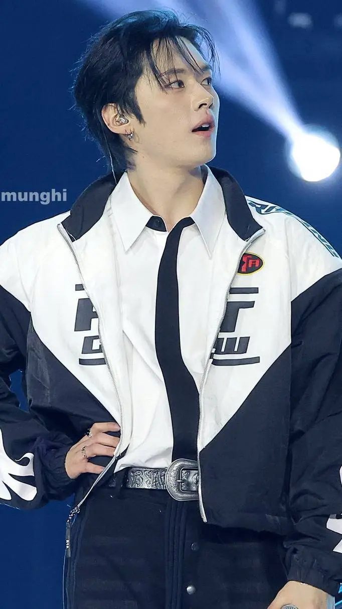 ai character: Lee know background