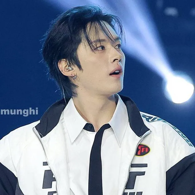 chat with ai character: Lee know