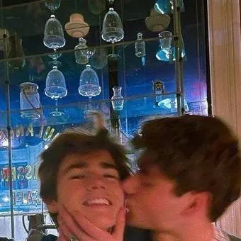 chat with ai character: 🍏NOVIOS ❤🔥