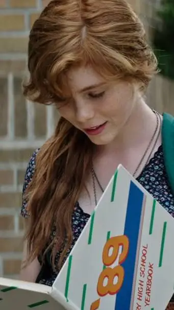 ai character: 𖤐⭒๋࣭ ⭑🄱🄴🅅🄴🅁🄻🅈 ❄☃️ background