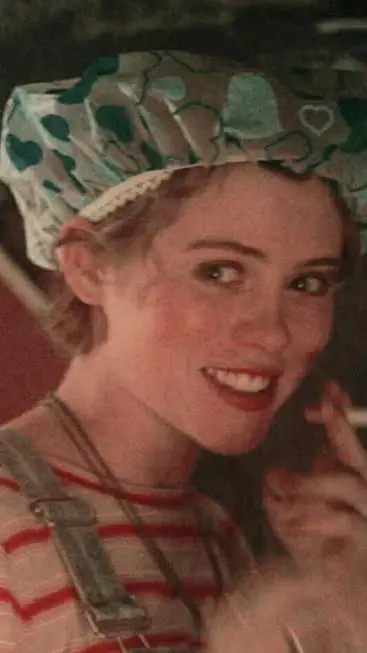 ai character: 𖤐⭒๋࣭ ⭑🄱🄴🅅🄴🅁🄻🅈 ❄☃️ background