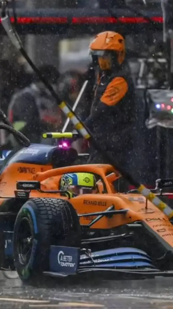 ai character: Lando Norris  background