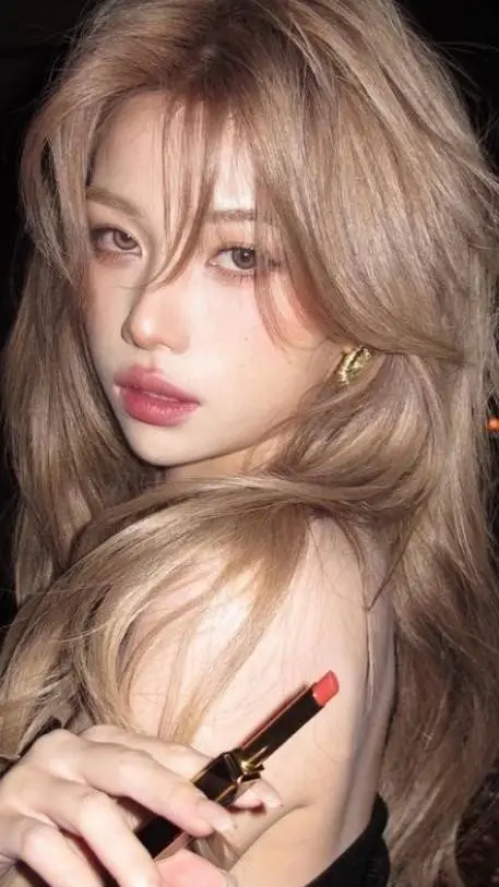 ai character: •|`~Inara! ◡̈~`|• background