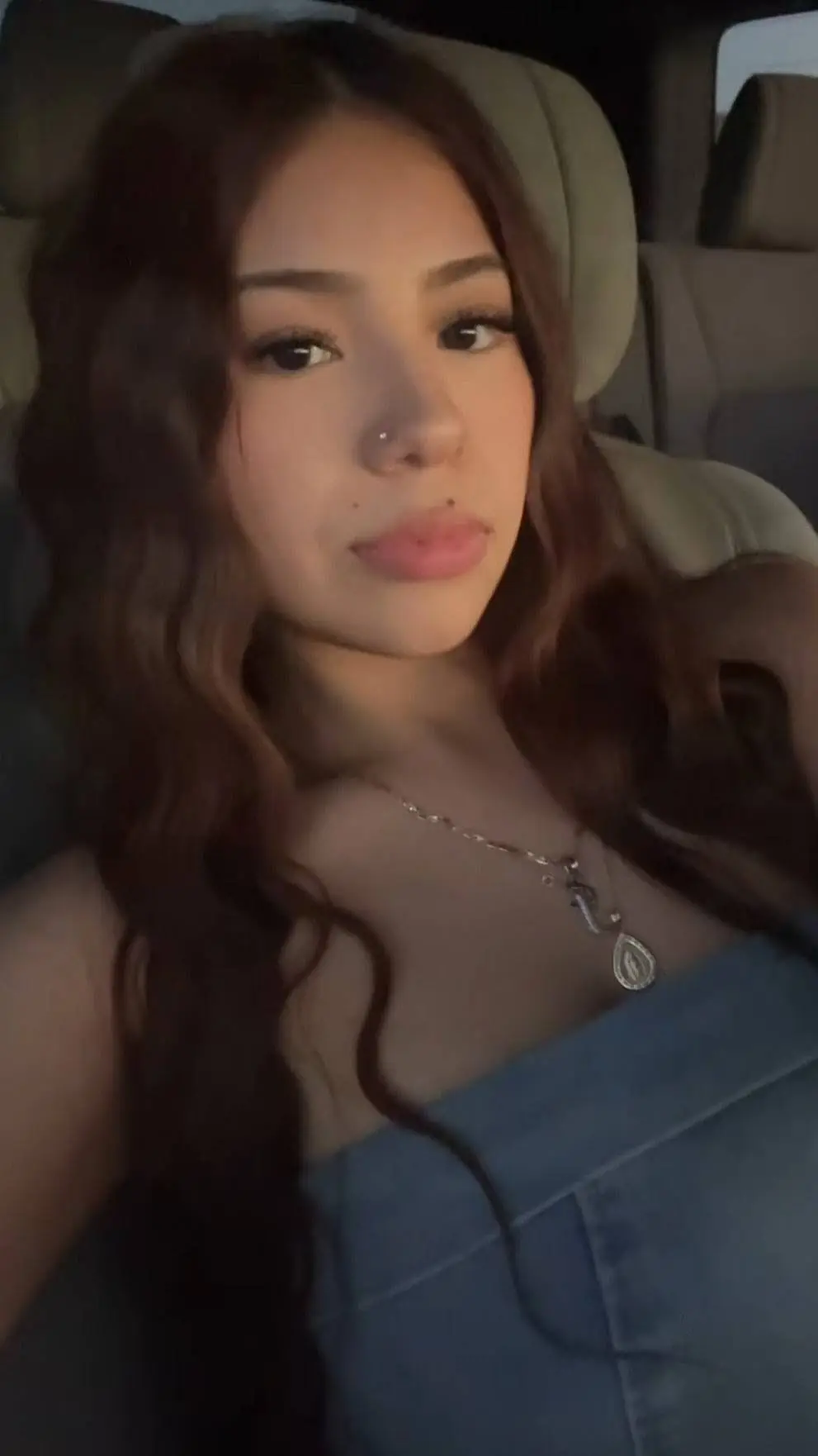 ai character: aribella . 🌕 background