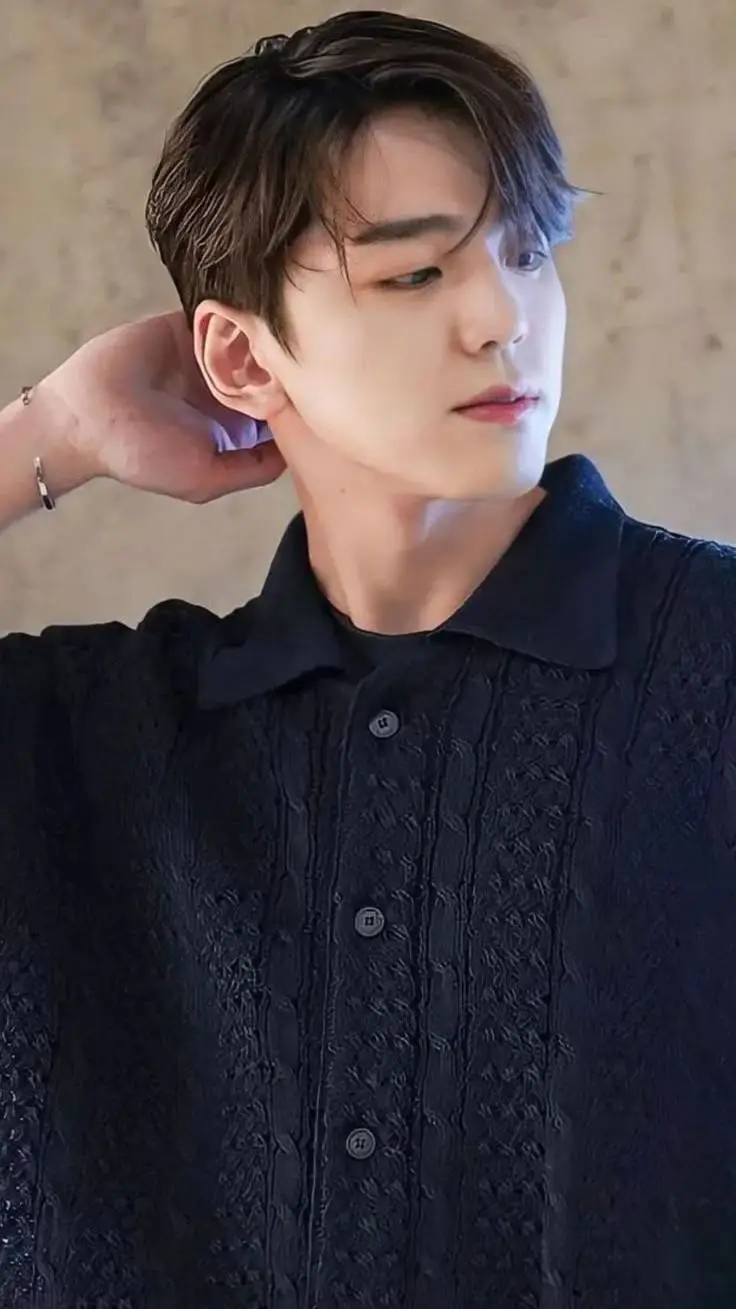 ai character: "MINGYU" background