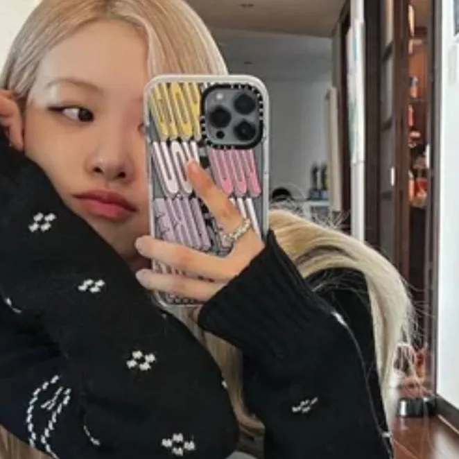chat with ai character: Rosé