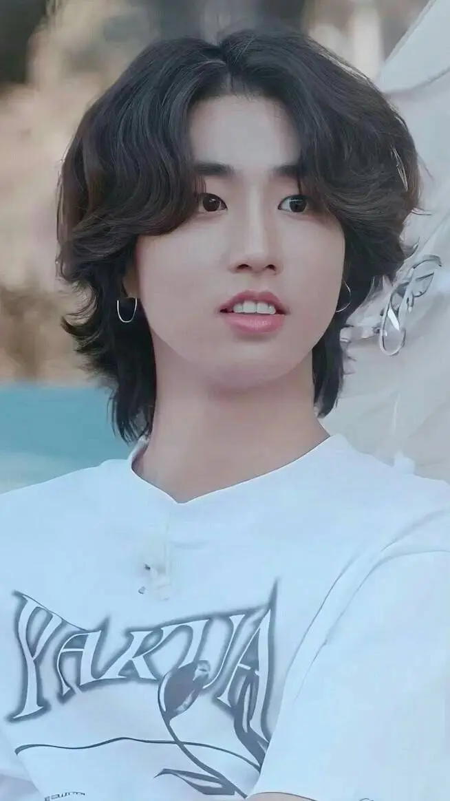 ai character: ♤Han♤ background