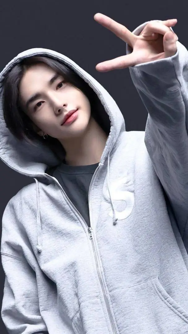 ai character: •○●Hyunjin●○• background