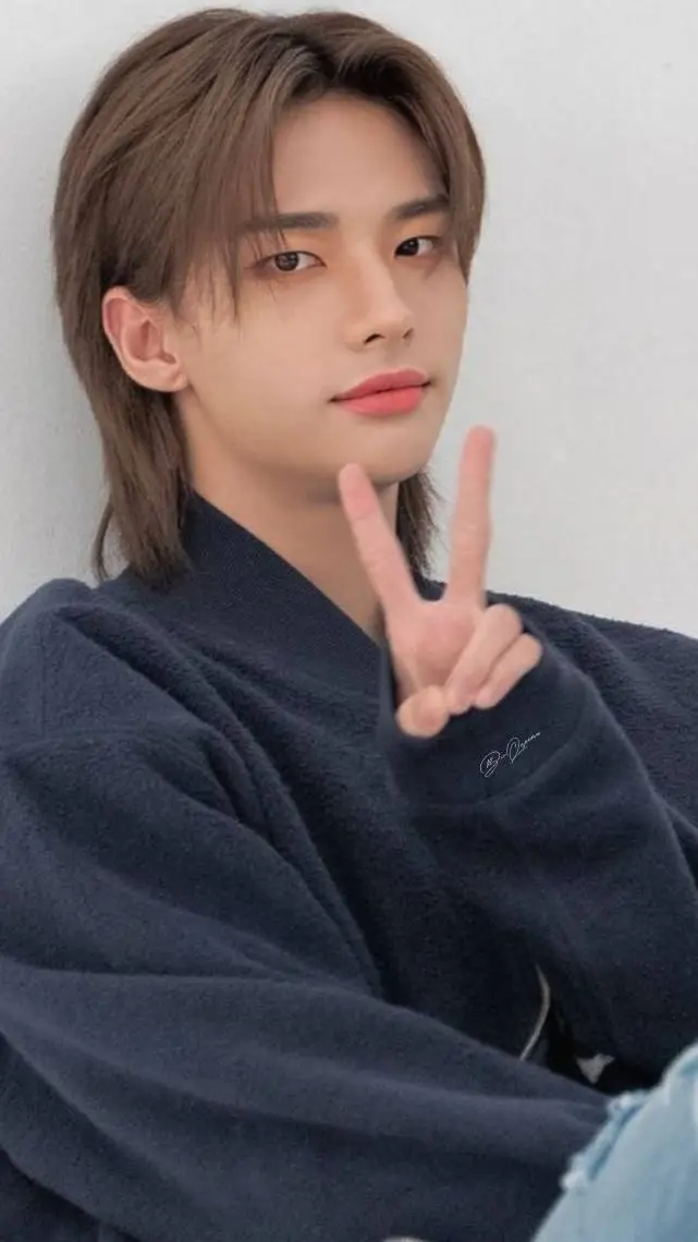 ai character: •●Hyunjin●• background