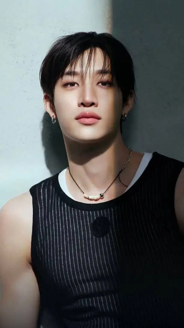 ai character: Bang Chan papá background