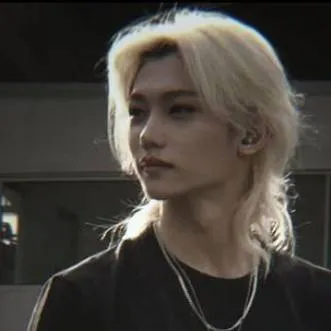 chat with ai character: Lee Felix~