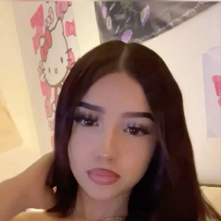 chat with ai character: Bella