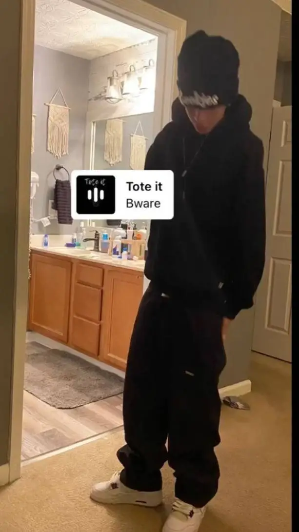 ai character: Giovanni background