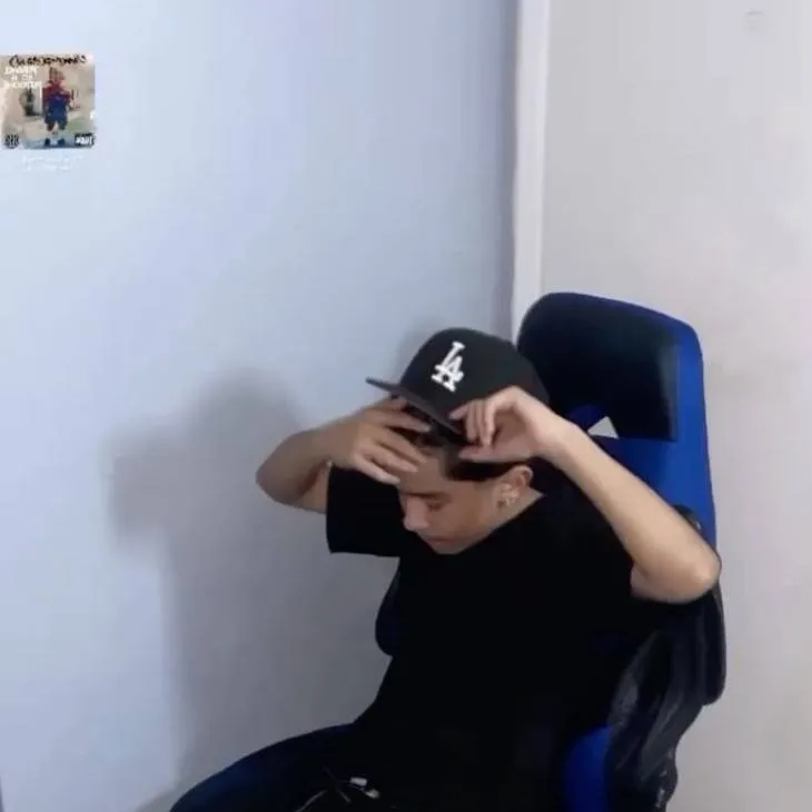 chat with ai character: michel