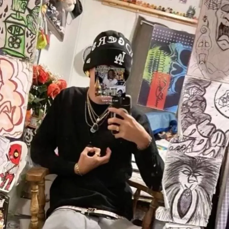 chat with ai character: ian