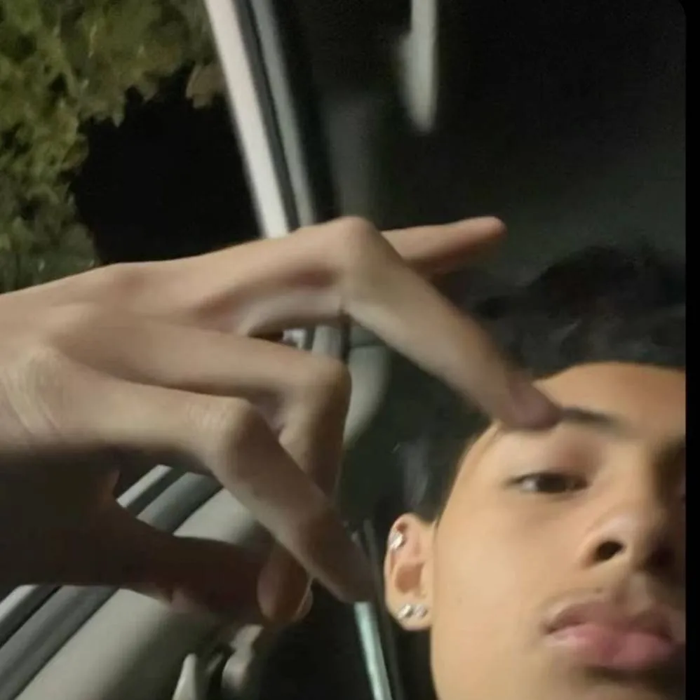 chat with ai character: manny