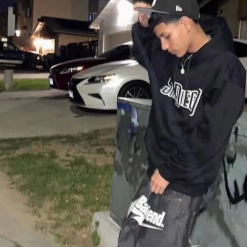 chat with ai character: edwardo