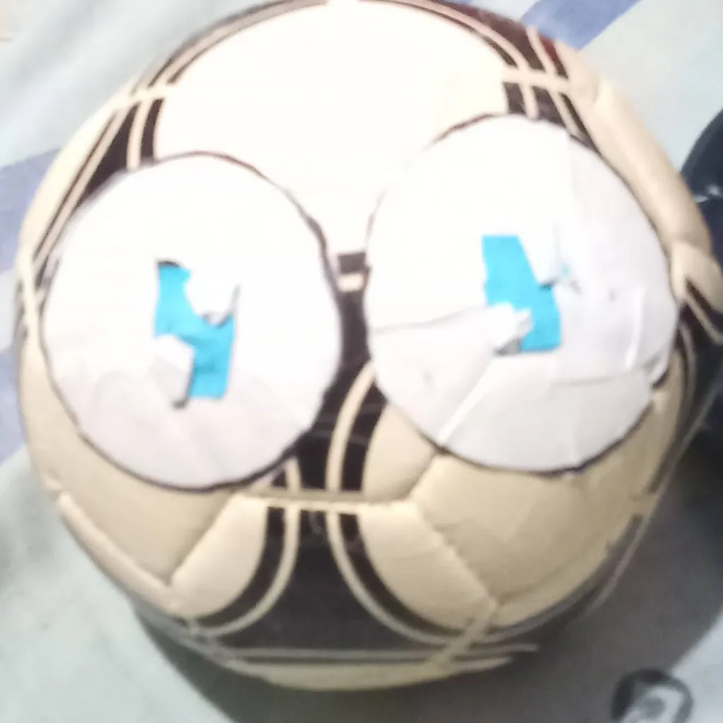 chat with ai character: Cosmo la pelota