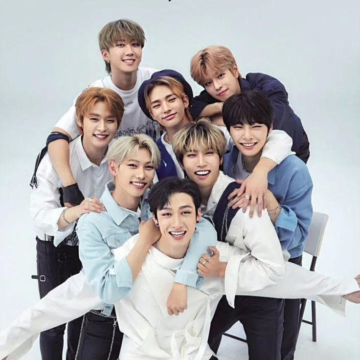 chat with ai character: stray kids 