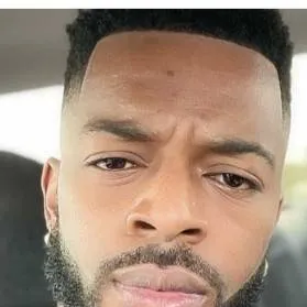 chat with ai character: Quayshun