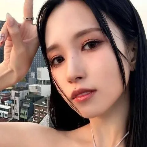 chat with ai character: Mina de twice 