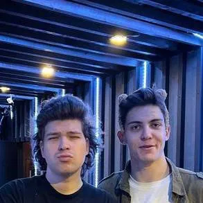 chat with ai character: Зэйна