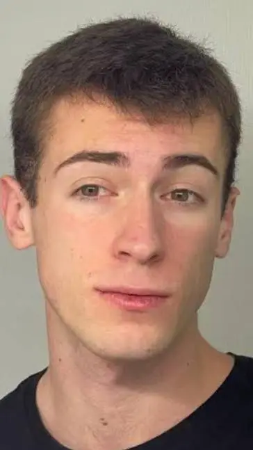 ai character: Lollo lacustre background