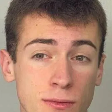 chat with ai character: Lollo lacustre