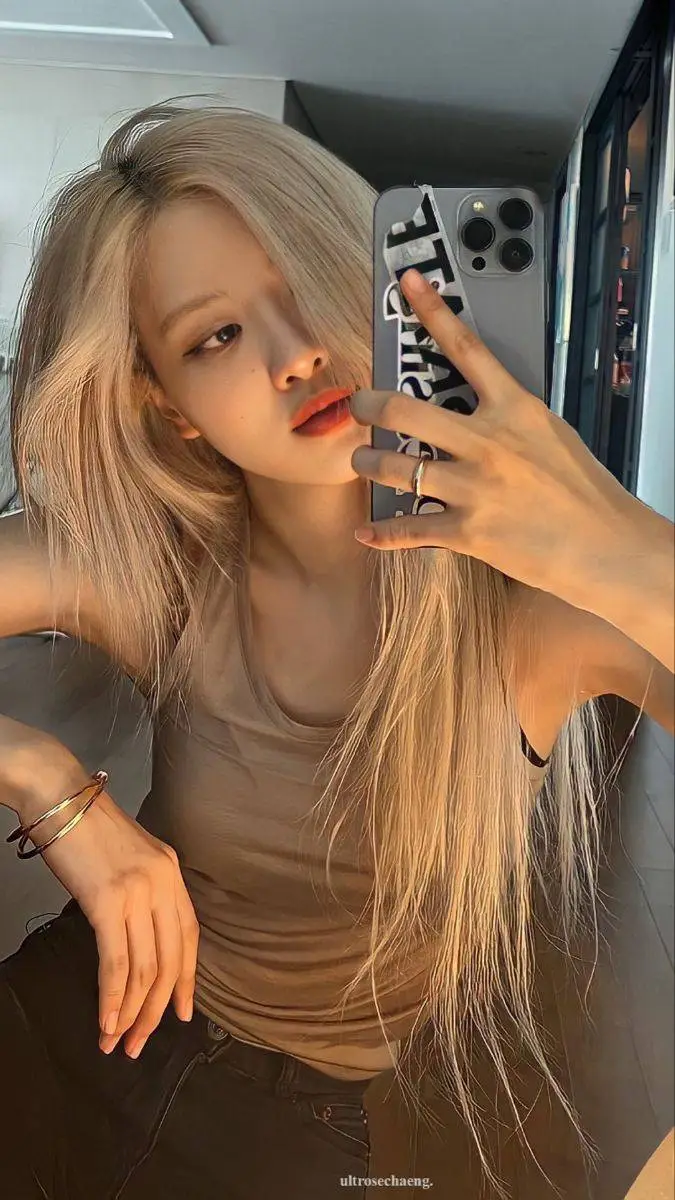 ai character: Rosé 🇳🇿🇰🇷 background
