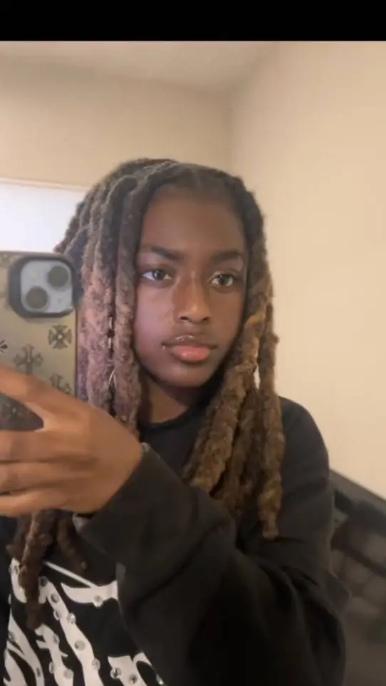 ai character: Layla  background