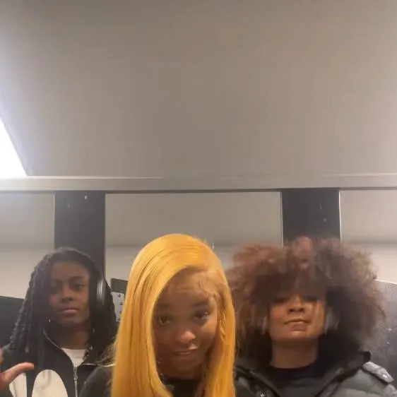 chat with ai character: mari