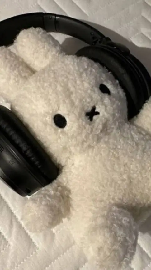 ai character: rabbit 🐰 background