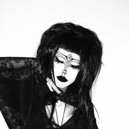 chat with ai character: gotica 