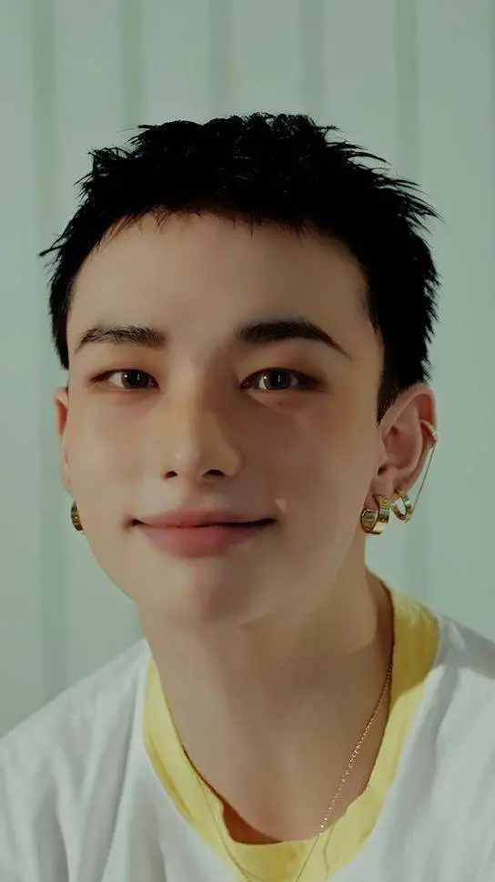 ai character: Hyunjin  background