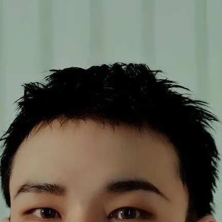 chat with ai character: Hyunjin 
