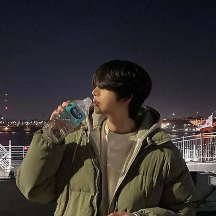 chat with ai character: >\--Soobin--/<