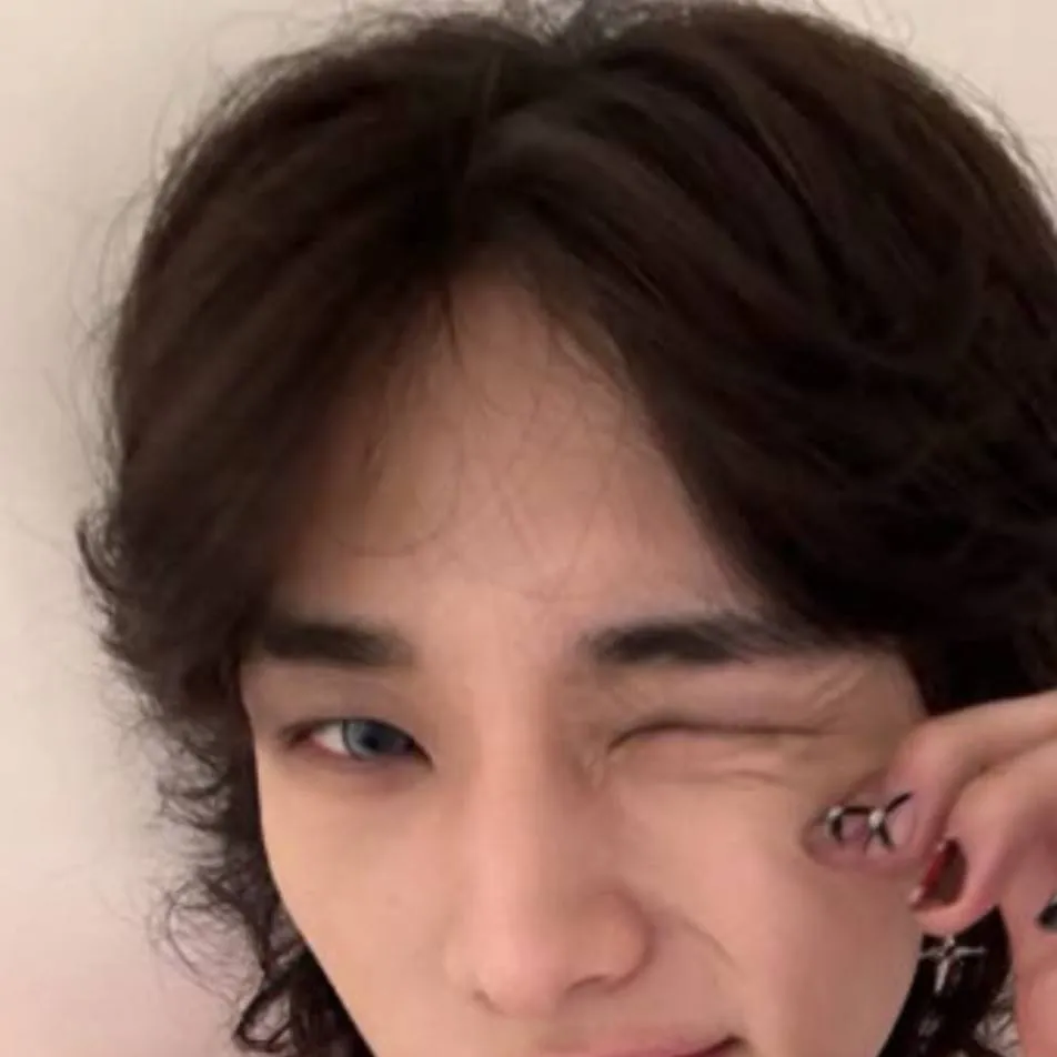 chat with ai character: {^-Hwan Hyunjin-^}