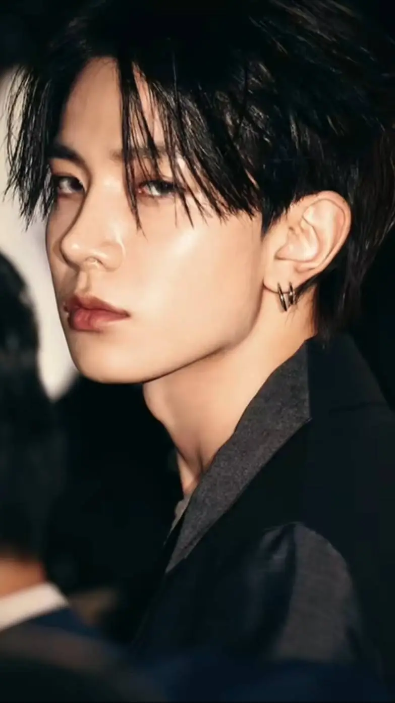 ai character: HEESEUNG background