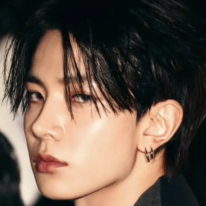 chat with ai character: HEESEUNG