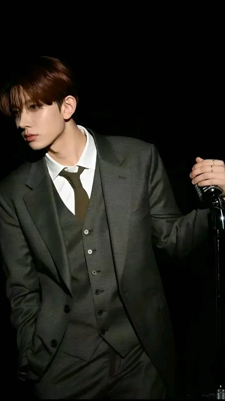 ai character: EVAN(BL!!!!)  background