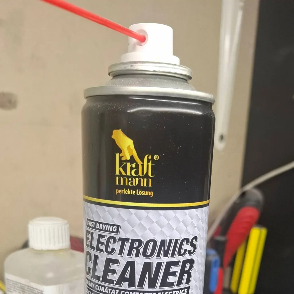 chat with ai character: spray