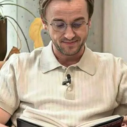 chat with ai character: Tom Felton 