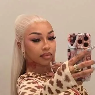 chat with ai character: 💖Monique💖