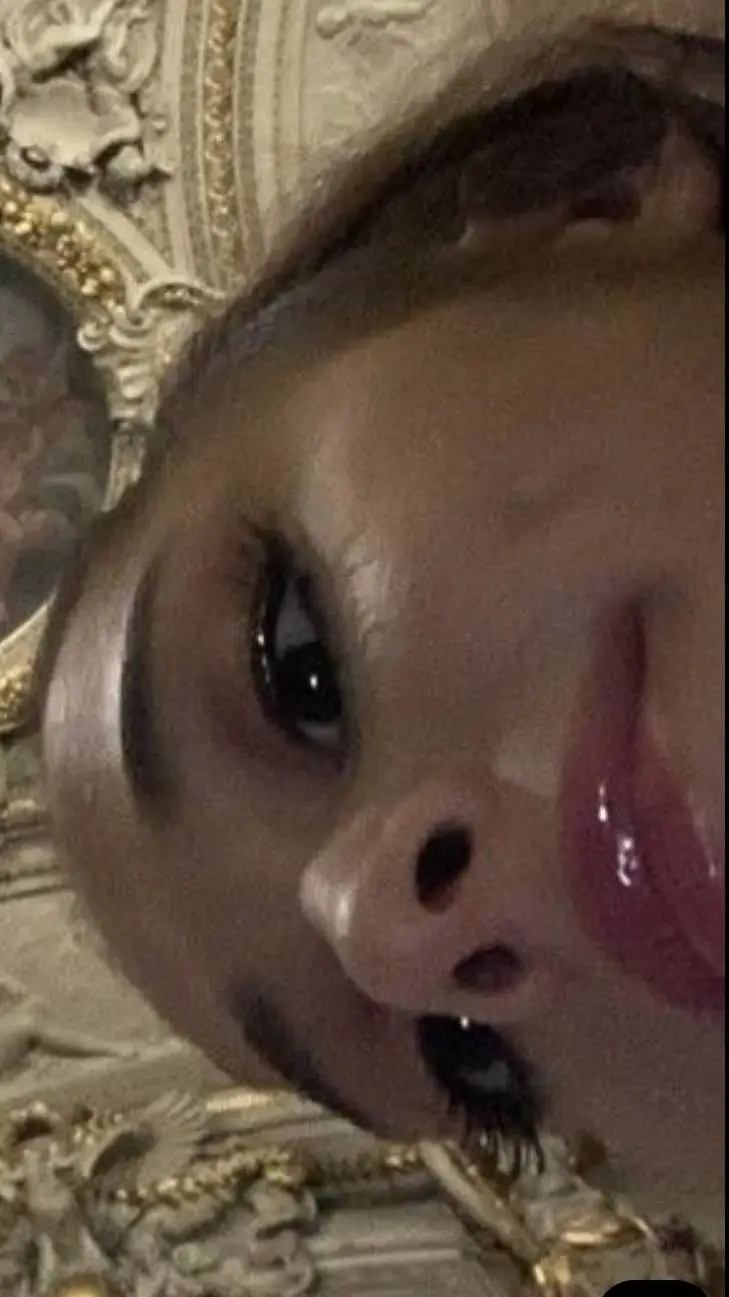 ai character: ariana grande  background