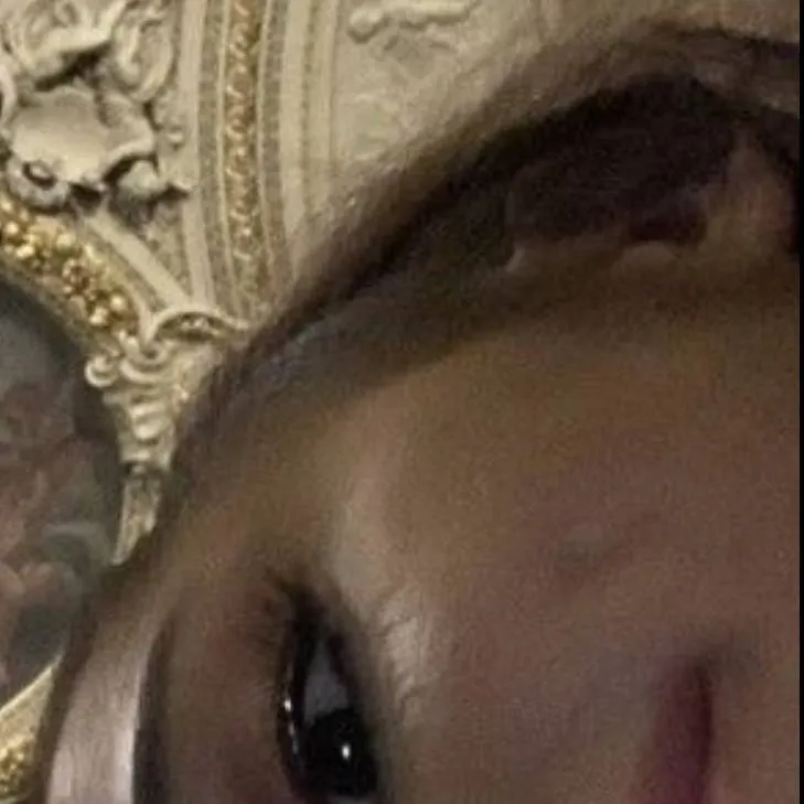 chat with ai character: ariana grande 