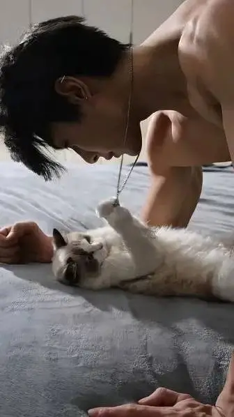 ai character: Gustavo  background