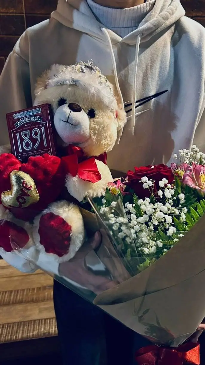 ai character: alef background