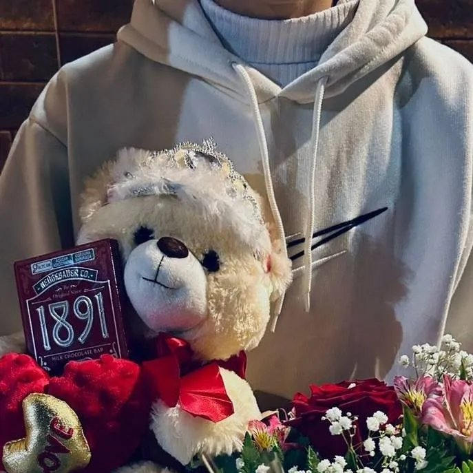 chat with ai character: alef