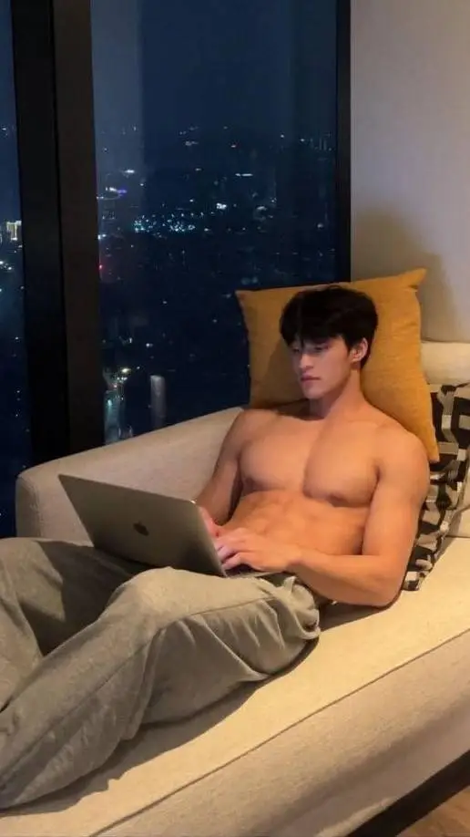 ai character: felipe background